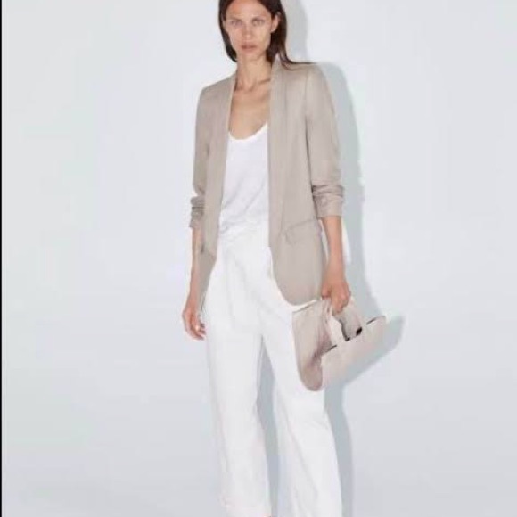 Zara Linen Blazer as seen on Janhvi Kapoor - Picture 5 of 7